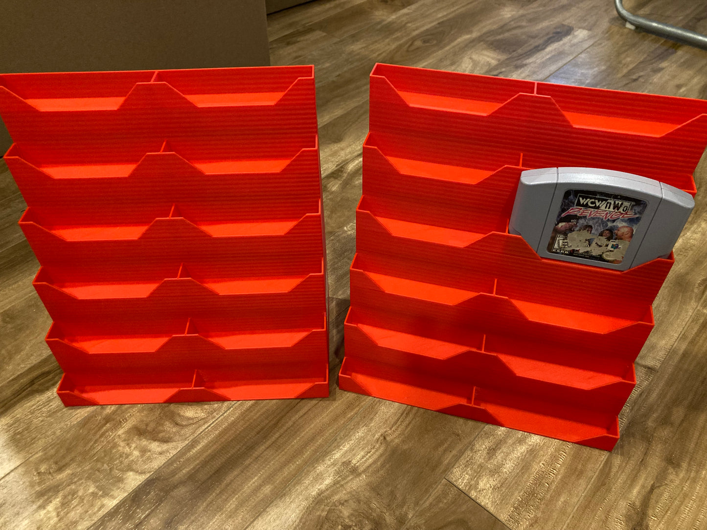 Set of 2 Nintendo 64 game displays - 12 games each - Red color - Perfect condition