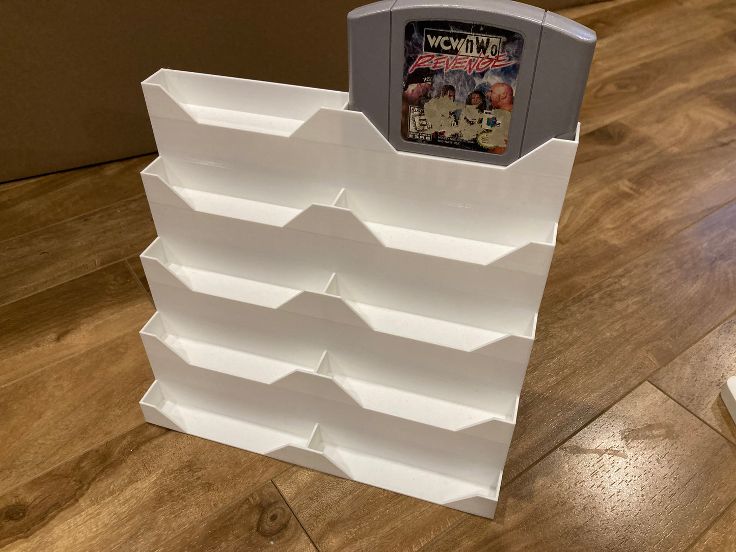 Nintendo 64 game display - Holds 10 games - White color - Perfect condition