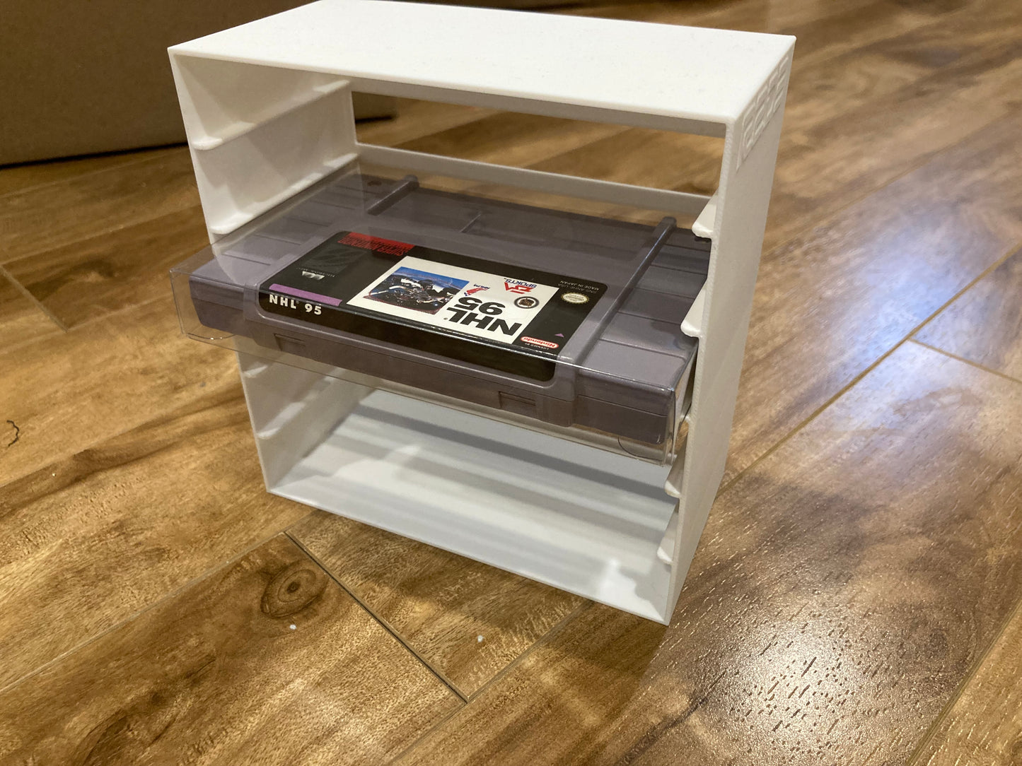 SNES rack display for games in plastic PET protectors - Holds 6 games - White color - Perfect condition