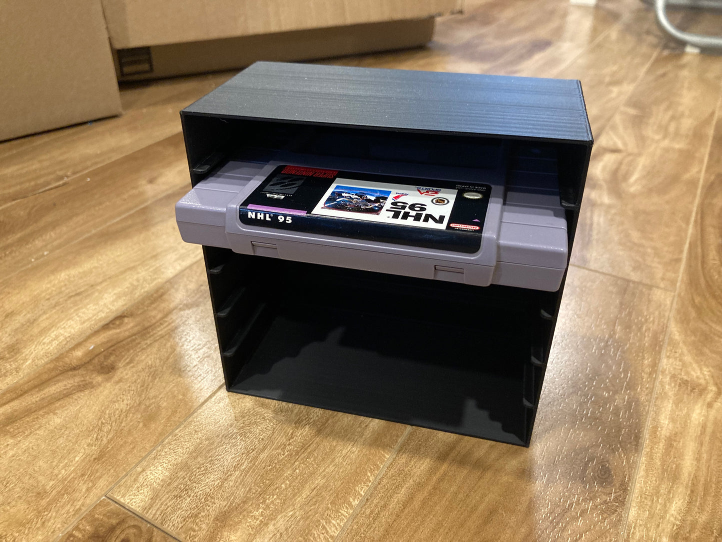SNES rack display - Hold 6 games - Black color - Closed back - Perfect condition