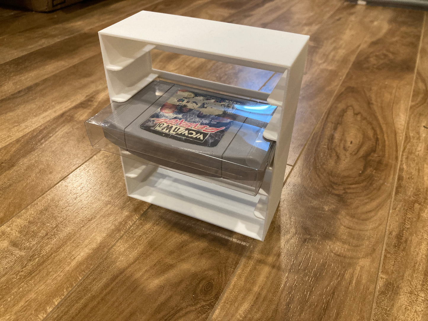 N64 rack display for game in PET protectors - Holds 6 games - White color - Perfect condition