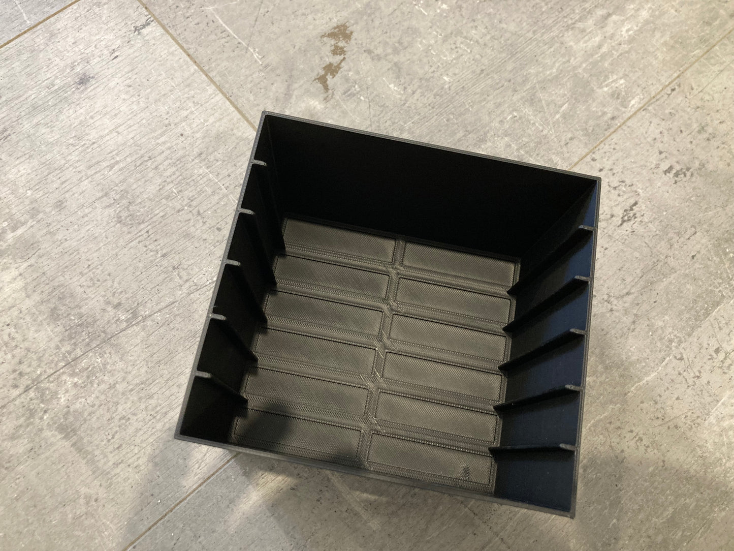 Display for 6 NES games, closed back
